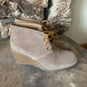 Sperry Stella Prow Ankle Bootie Wedge Tie Shoe Tan Brown Suede Size 7.5 Women’s